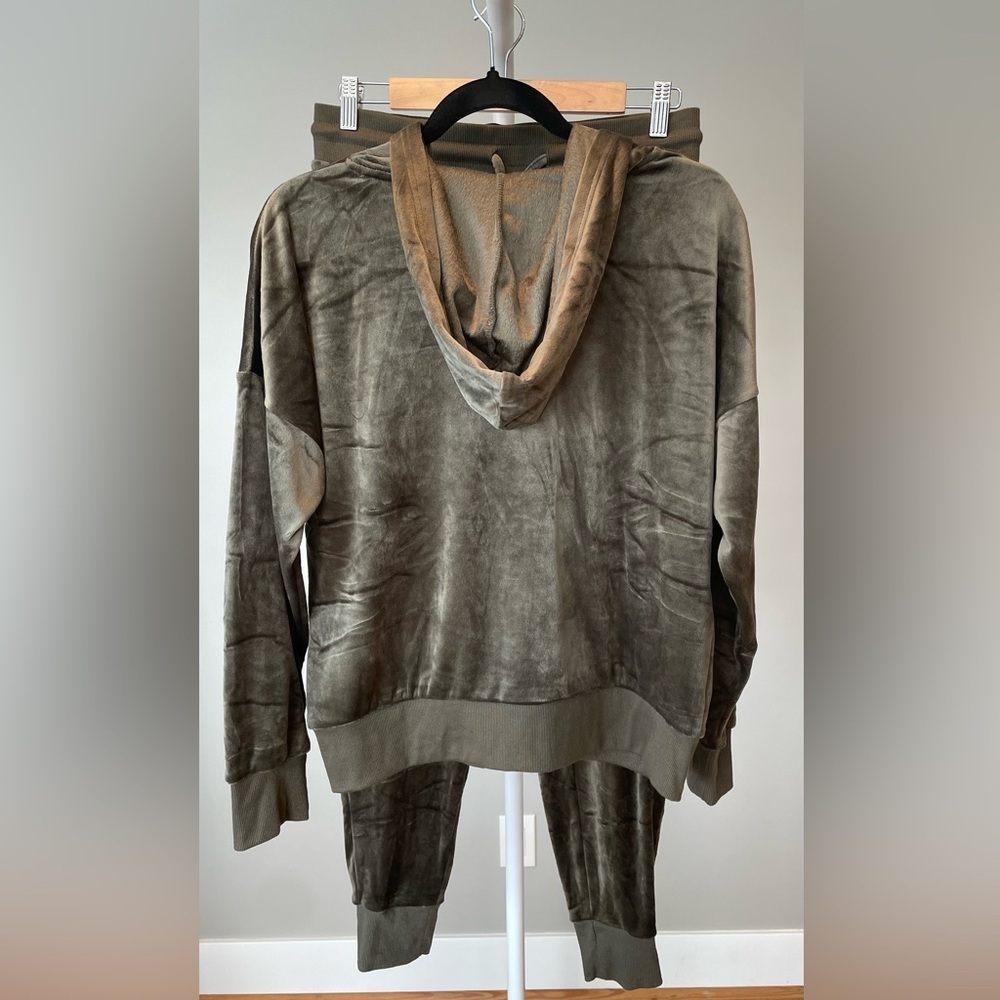 Felina Olive Velour Sweatsuit with Zip-Up Jacket and Jogger Pants - Size Medium - Picture 4 of 9